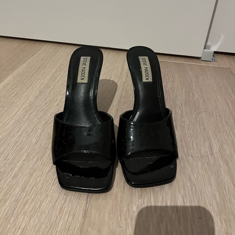 STEVE MADDEN BLACK VINYLE MULE SHOES SIZE 39 / US 8.5